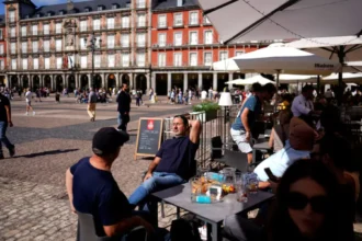 Euro zone services return to growth in June