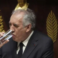 European Union pushes France to tackle high public deficit