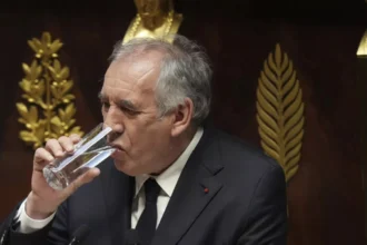 European Union pushes France to tackle high public deficit