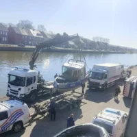 Federal police search Humbeek canal for car wrecks, 3 found