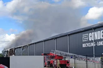 Fire at Lokeren waste plant, firefighters flame conflict