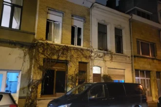 Fire breaks out in Antwerp's Seefhoek District Emergency services respond