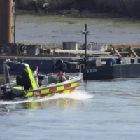 Fire brigade rescues swimmer from Scheldt in Temse