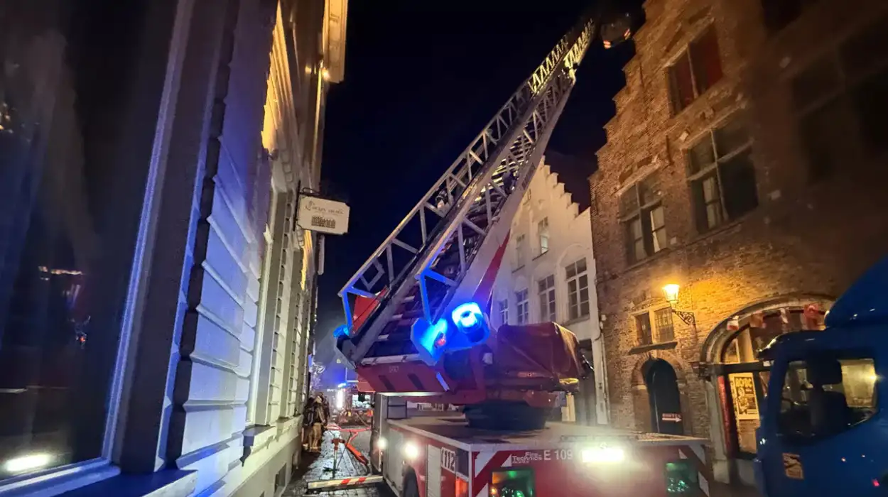 Fire in Bruges restaurant on Hoogstraat; No injuries reported