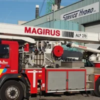 Fire ladder truck crashes in Ganshoren, minor injuries reported