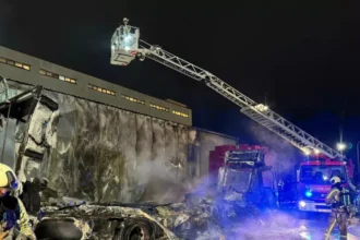 Firefighters battle blaze at Anderlecht factory storing ammonia No injuries reported