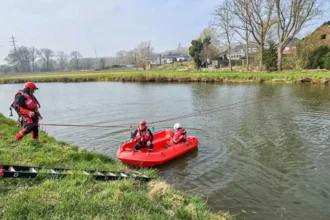 Flemish Brabant West rescue team trains on Dender in Pamel