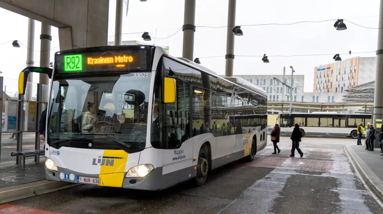 Flemish Government spend €350M on 4% De Lijn electric buses