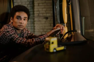 Flemish government funds €350,000 for truck driver training amid 5,000 driver shortage