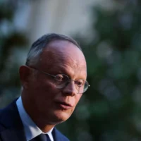 Former French PM Philippe urges Macron to hold elections