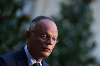 Former French PM Philippe urges Macron to hold elections