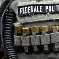 Four arrest warrants issued following searches carried out in the Centre region in connection with a case of theft with violence or threats