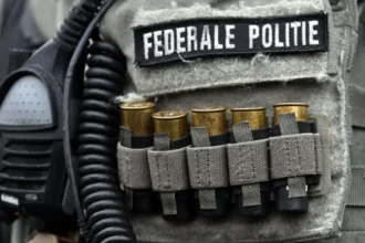 Four arrest warrants issued following searches carried out in the Centre region in connection with a case of theft with violence or threats