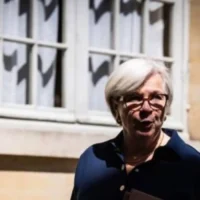 France introduces smoking bans in parks and beaches 