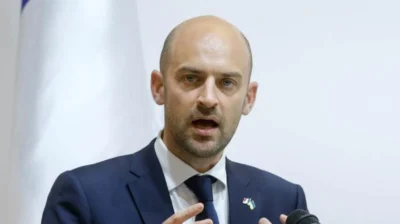 French FM urges Israel to let foreign press into Gaza