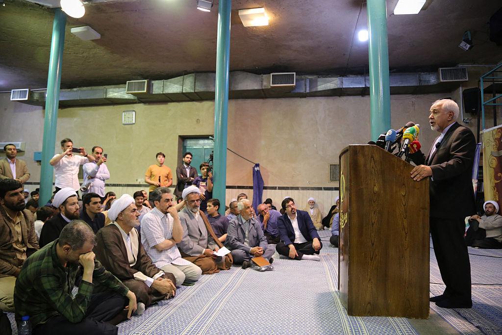 Tehran government meeting highlighting Iran leadership relations within political leadership