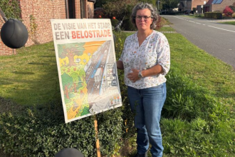 Geel Hamlet Demonstrates Against Road Redevelopment Infrastructure Plans with Black Balloons and Posters