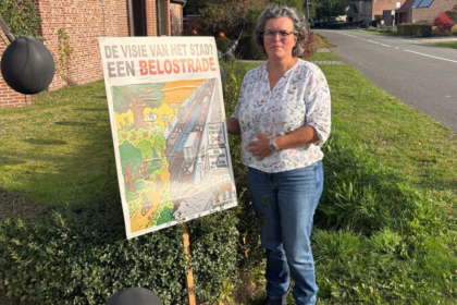 Geel Hamlet Demonstrates Against Road Redevelopment Infrastructure Plans with Black Balloons and Posters