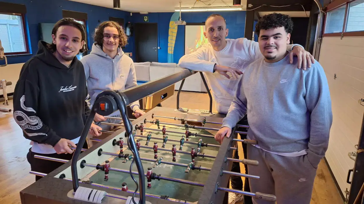 Genk Youth renovate community centre with Hassan Emsallak