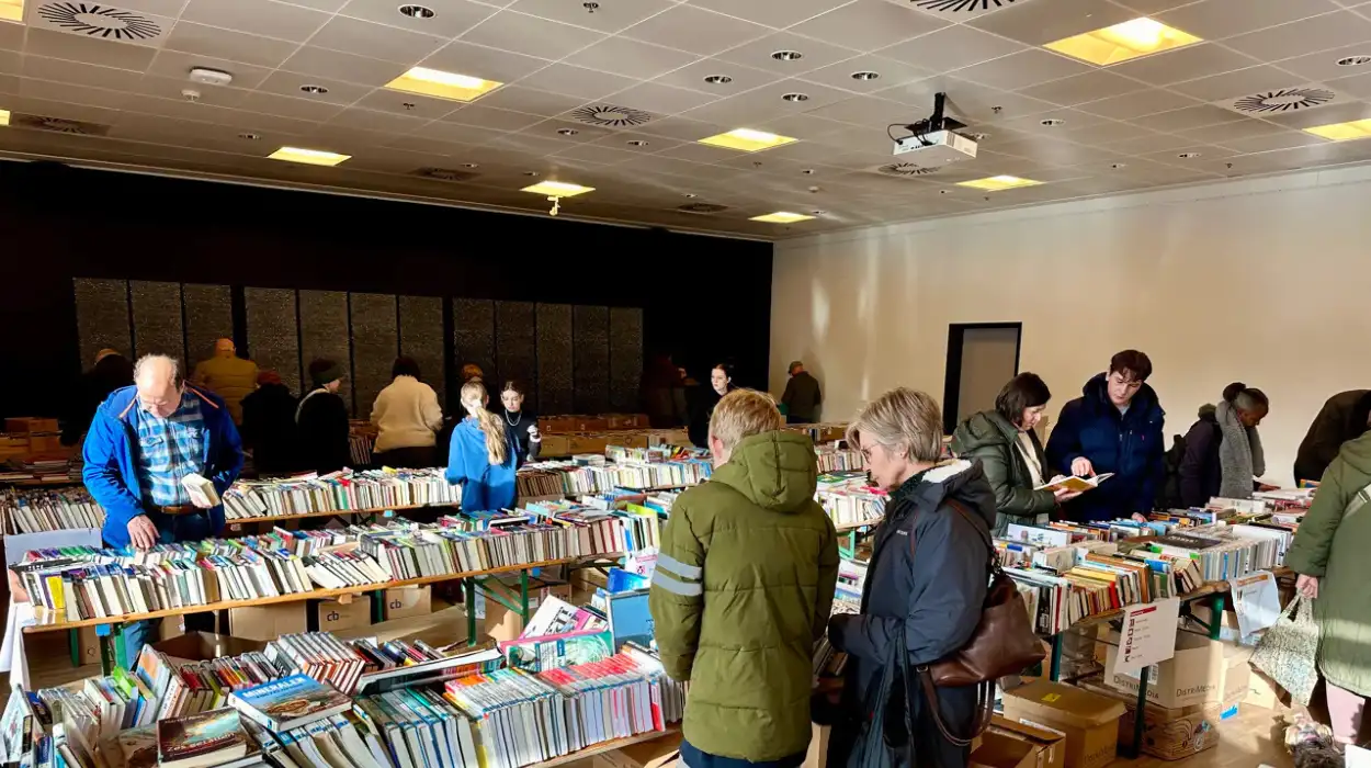Genk's book sale raises €10,000 Volunteers drive community support