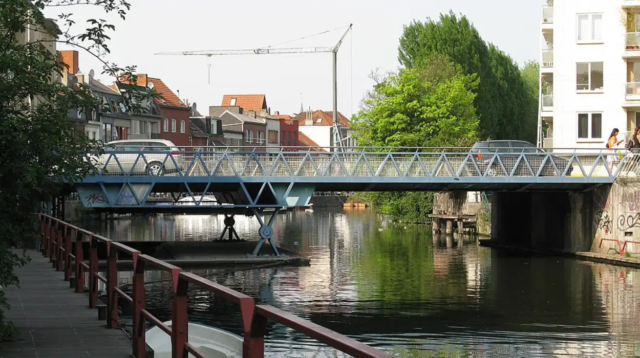 Ghent Krommewal bridge installed with minimal disruptions