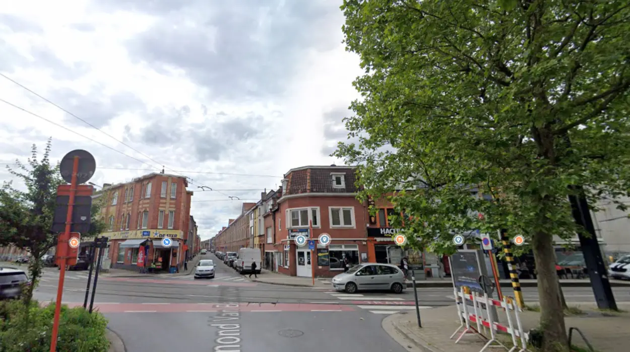 Ghent adds 50 DOTT bikes and expands ferry services