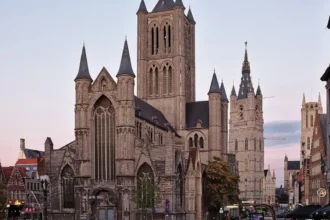 Ghent council to discuss school farm cuts and free toilet action