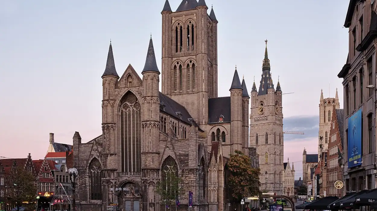 Ghent council to discuss school farm cuts and free toilet action