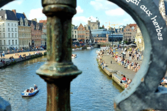 Ghent hosts a floating cinema with 80 viewers at Openbare
