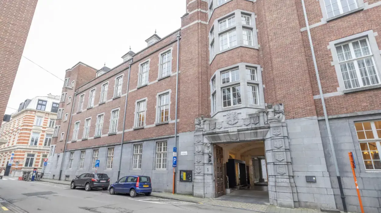 Ghent house relisted €17.5M, 16 buyers balked over permit doubts