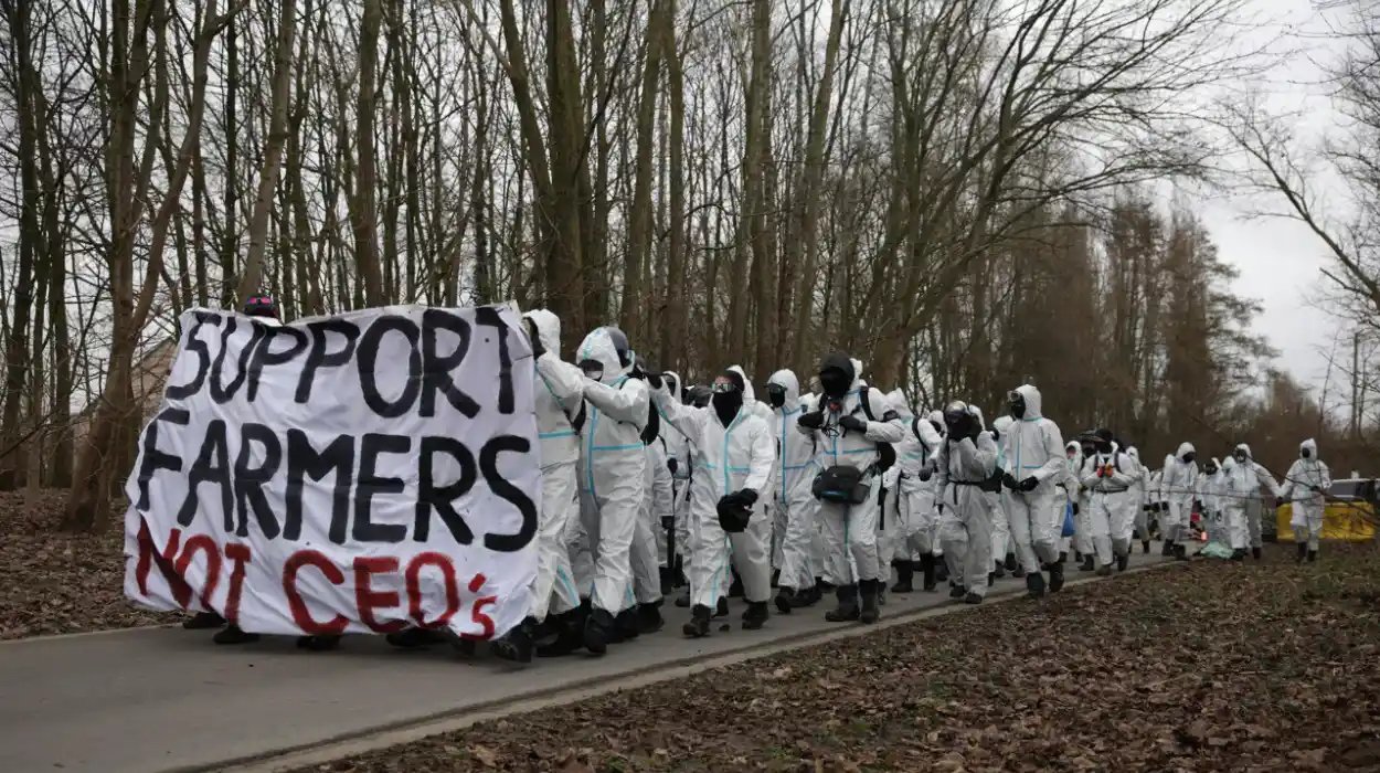 Ghent port Code rood blocks Cargill, protests agro-industry