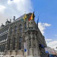 Ghent unions protest 416 job cuts, threaten a Fest strike