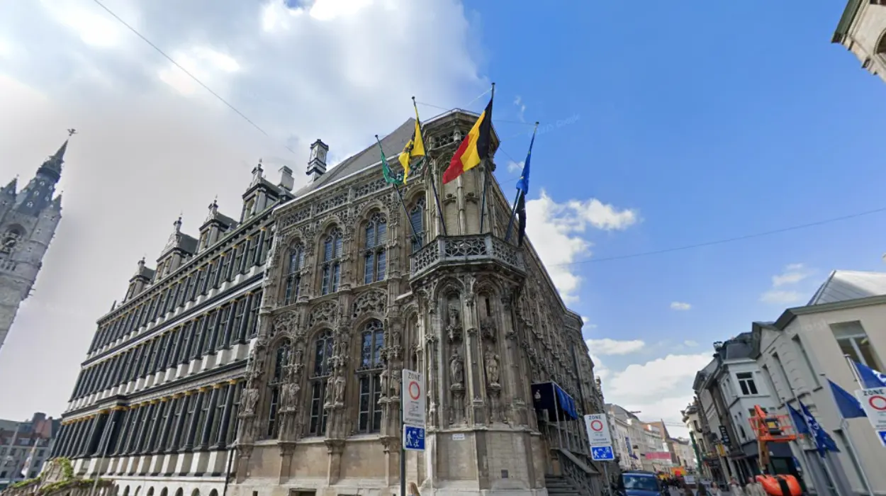 Ghent unions protest 416 job cuts, threaten a Fest strike