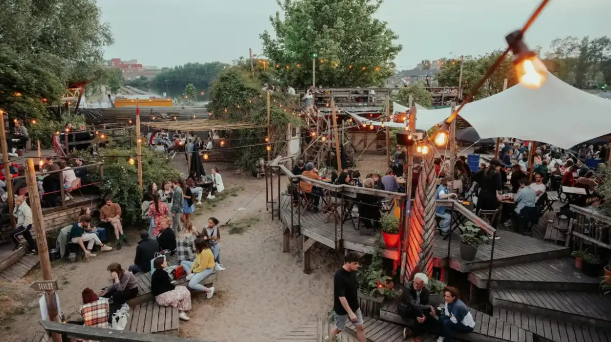 Ghent's Bar Bricolage stays open 2 years amid redevelopment