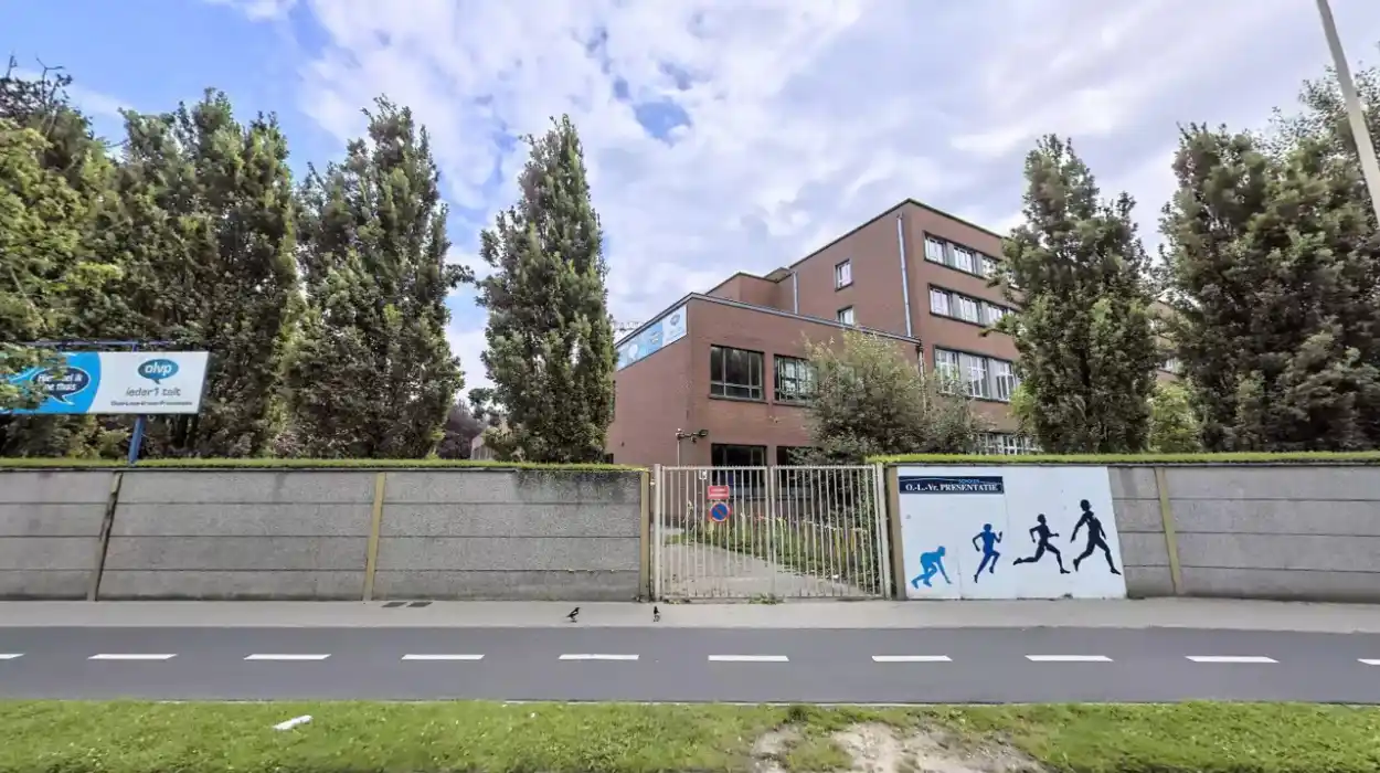 Gun found in student's backpack at Sint-Niklaas School Two teens face court