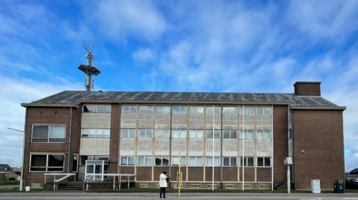 Halle-Vilvoorde office protests poor Asse building, staff gap