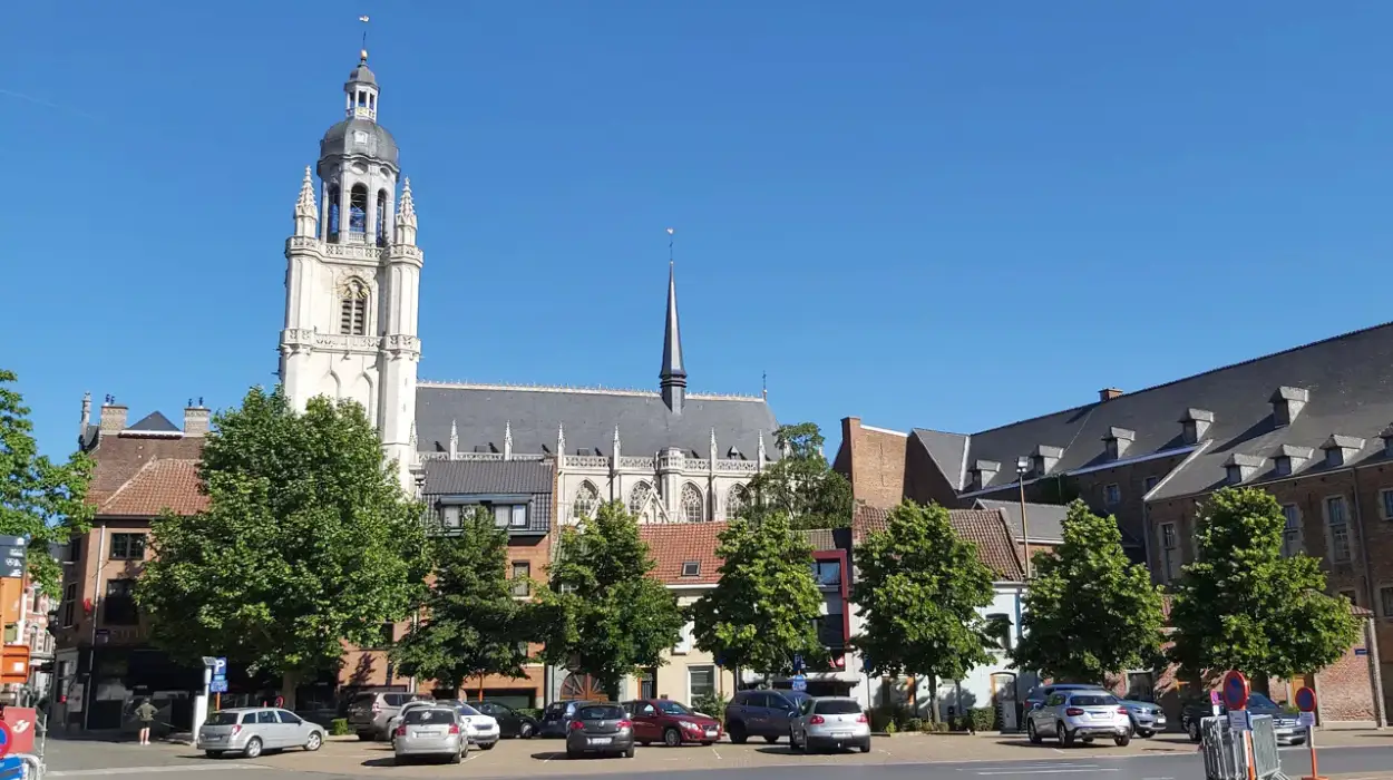 Halle's Mayor Eva Demesmaeker enhances safety