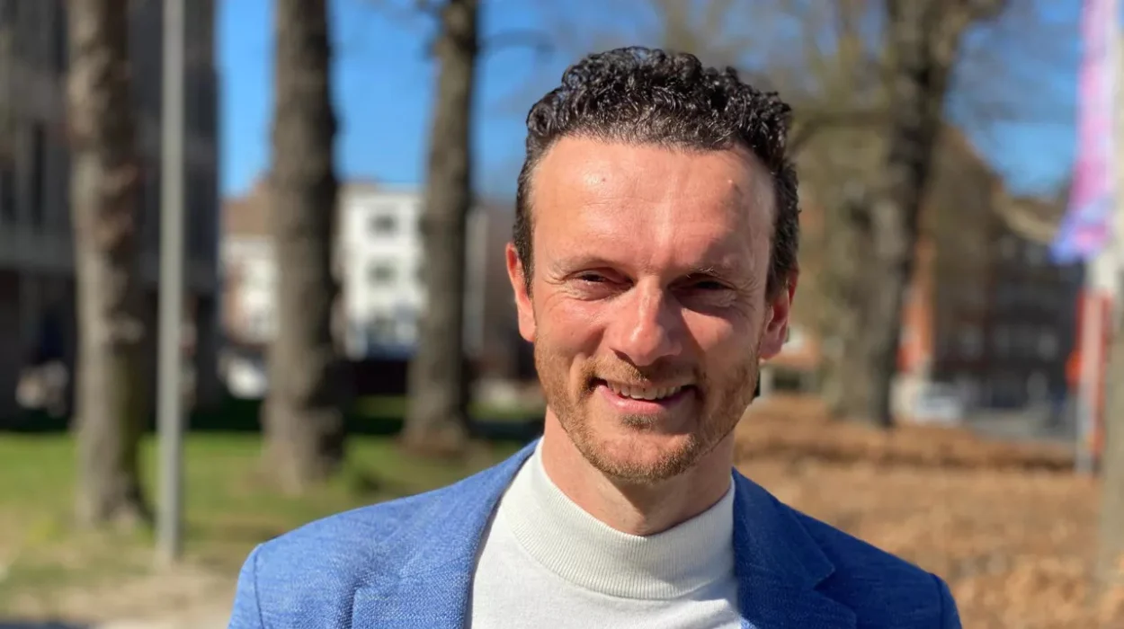 Harelbeke Mayor hosts mini cycle race during E3 Saxo Classic