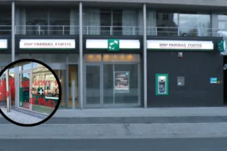 Harelbeke bank office vandalised 3rd time, windows broken