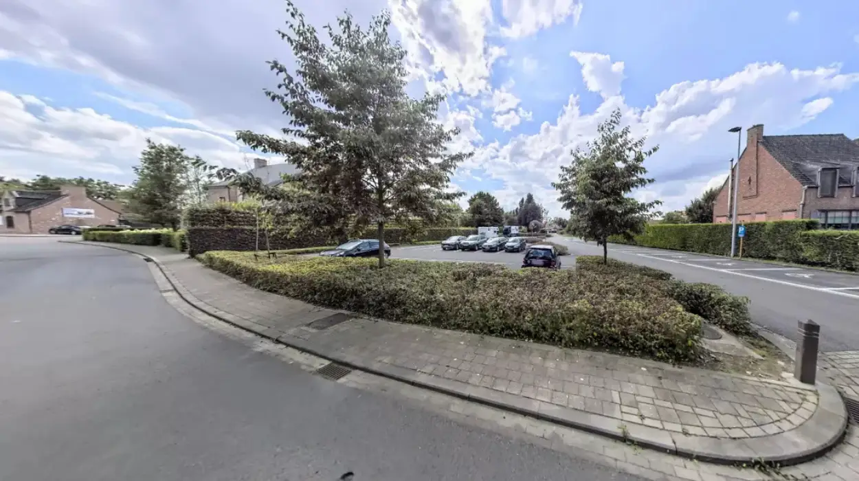 Harelbeke restores Hazebeek stream, keeps 60% parking