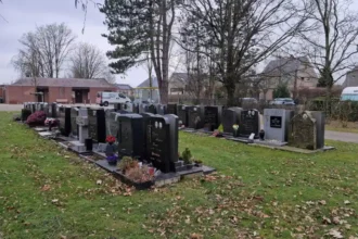 Hasselt adds Hemelrijk bus shelter in cemetery parking