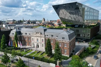 Hasselt town hall begins mirror panel renovation works