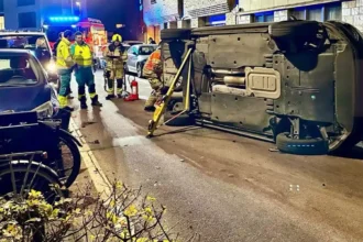 High-speed crash in Halle 82-year-old driver injured after hitting building