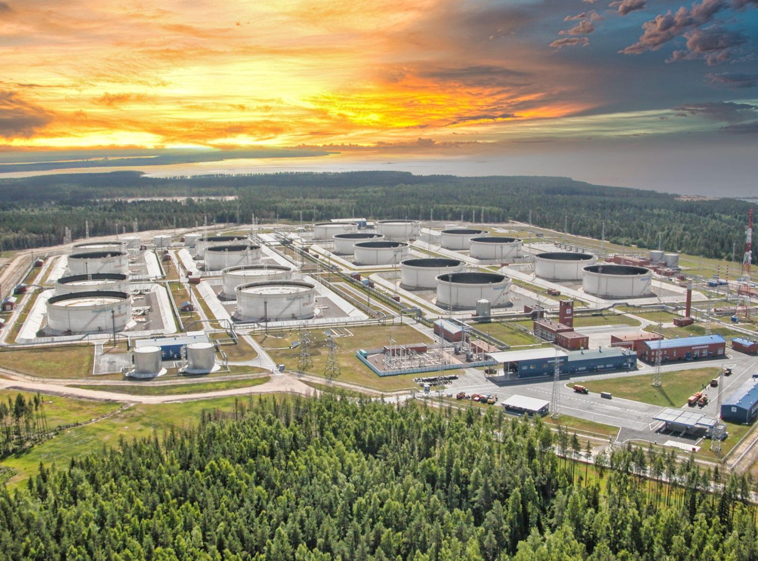 Oil refinery supporting Russian gasoline market production