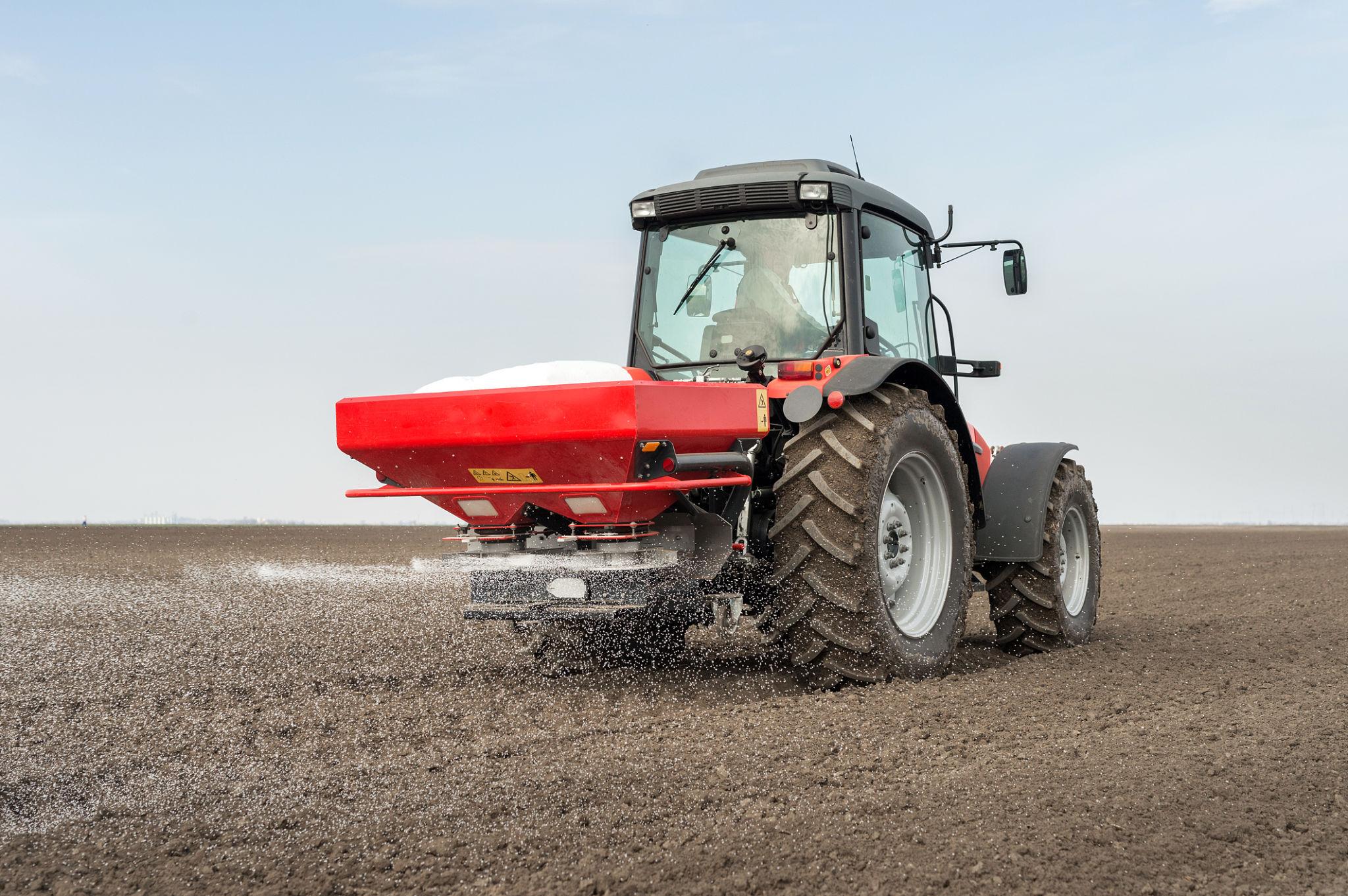 Fertiliser shortage crisis affecting farmers in crop fields