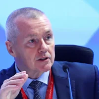 IATA chief urges EU to revise airline green fuel targets