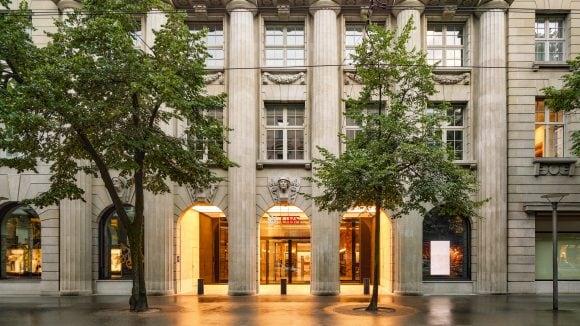 UBS crisis plan update reflects broader banking sector activity in Zurich financial district