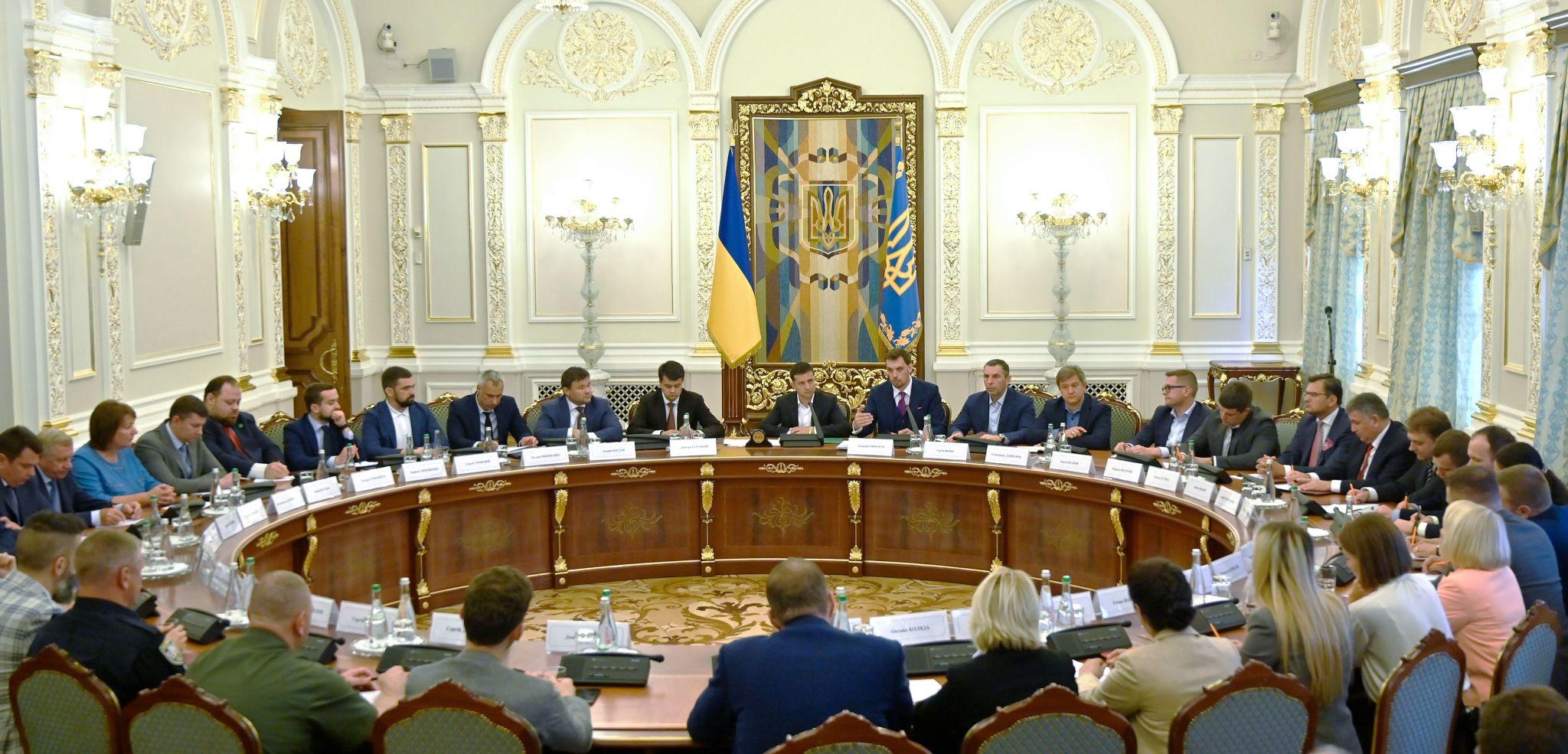 Zelenskyy popularity declines amid ongoing frontline developments in Ukraine