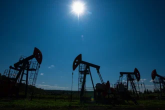 India to keep buying Russian oil despite US threat