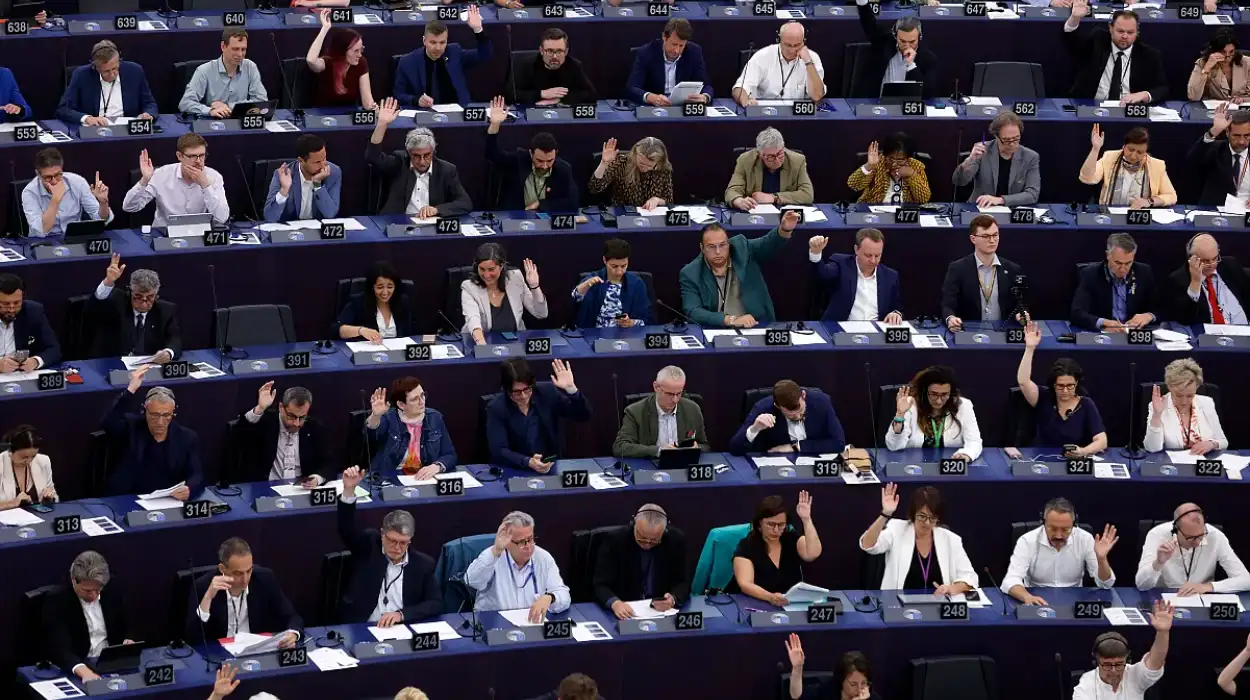 Inside the Brussels Parliament: The Role of Politicians in Shaping EU Legislation